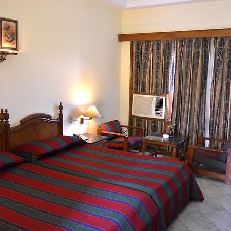 Hotel Bharatpur Ashok Экстерьер фото