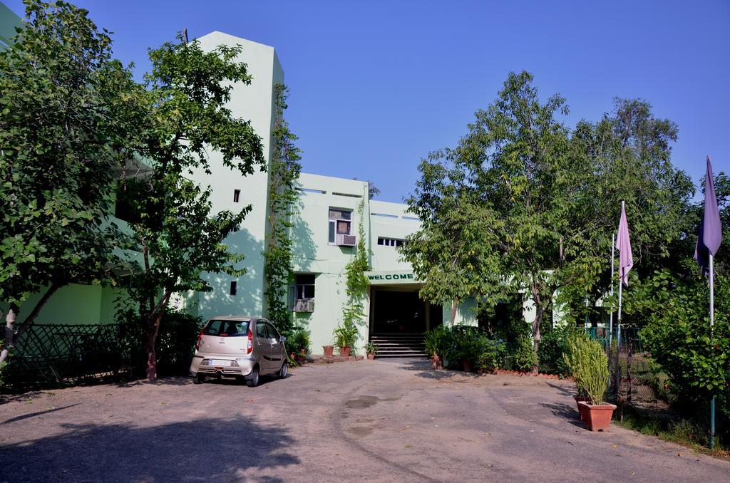 Hotel Bharatpur Ashok Экстерьер фото
