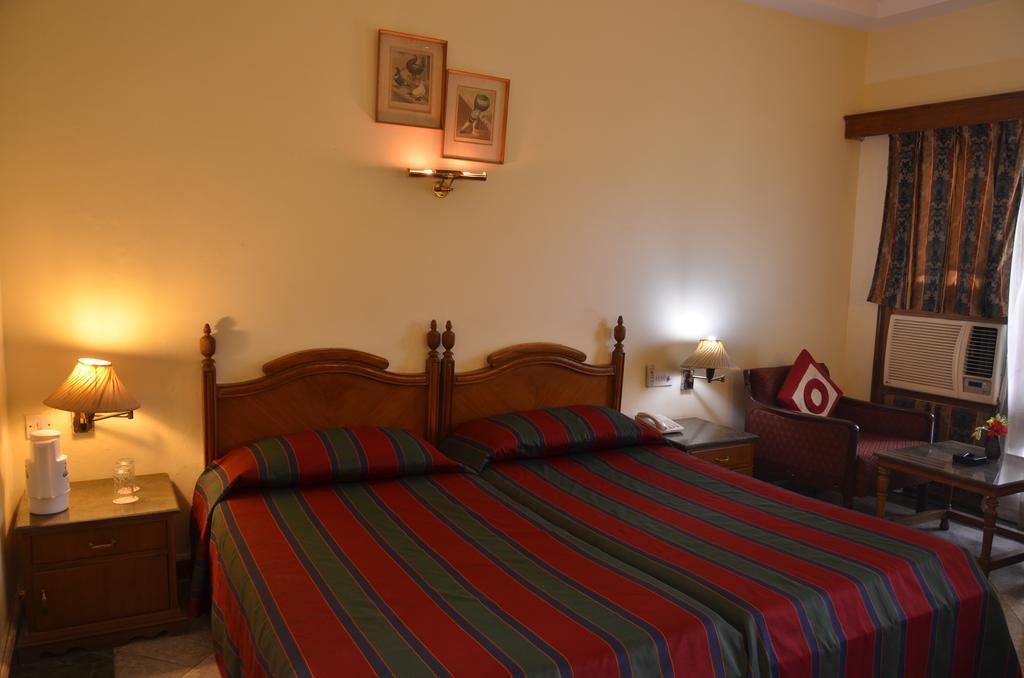 Hotel Bharatpur Ashok Экстерьер фото