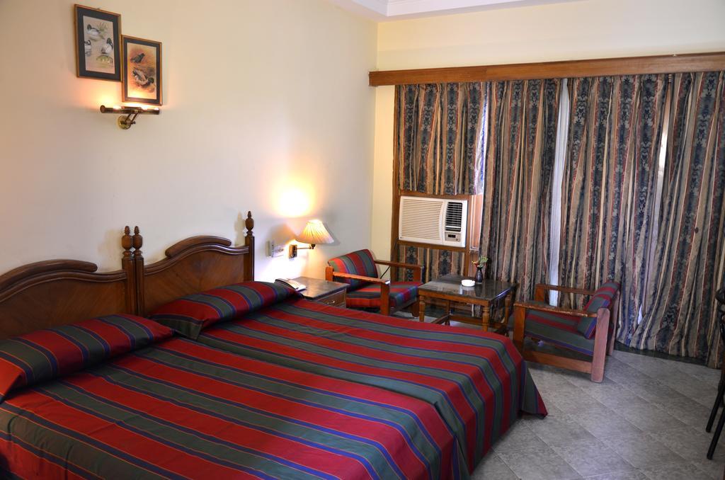 Hotel Bharatpur Ashok Экстерьер фото