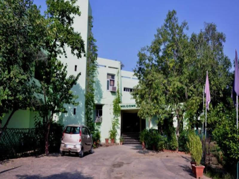 Hotel Bharatpur Ashok Экстерьер фото